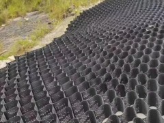 土工格室在边坡防护中的应用体现