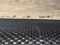土工格室有效增强路基及斜坡稳定性