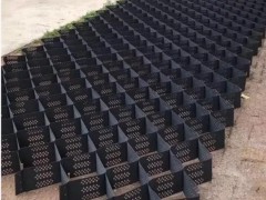 土工格室在公路路基中的使用具有多方面的重要性和优势