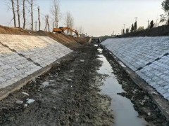 复合土工膜具有出色的防排水、反滤加筋作用