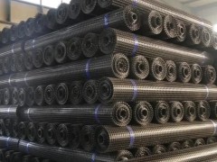 单向土工格栅与双向土工格栅在多个方面存在显著区别