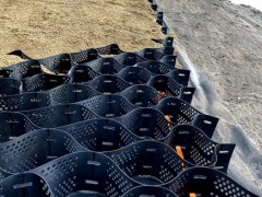 土工格室（三维网状格室结构）的定义