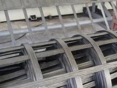 聚酯纤塑复合格栅的组成、特性、生产工艺、应用领域