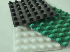 土工布和排水板哪个先施工的