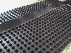塑料排水板是如何排水的