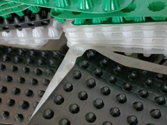 塑料排水板的安装方向